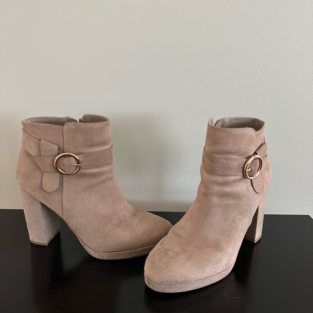 Lauren Conrad Avante booties size 8 1/2